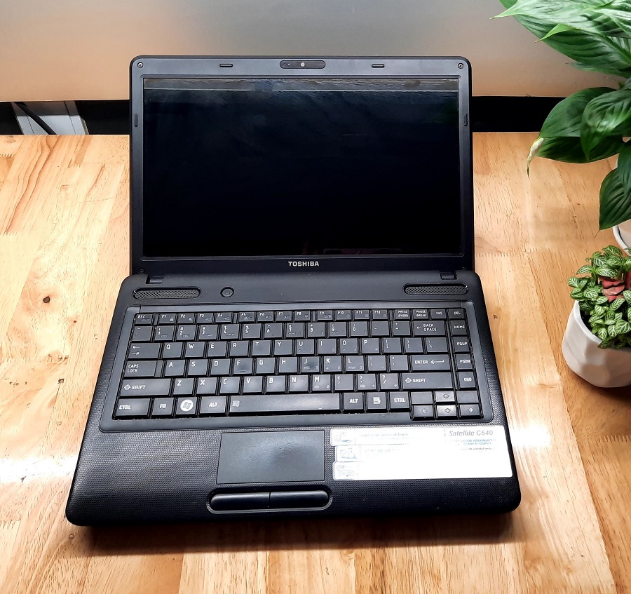 Laptop Toshiba Satellite C640 core I3